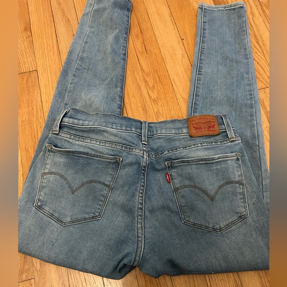 Levi’s 710 Midrise Super Skinny - Picture 2 of 5